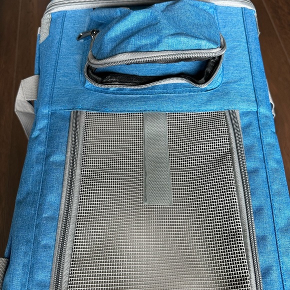 Gapzer Soft Sided Pet Carrier for Large and Medium Pets - Picture 4 of 14